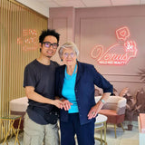 Neon Logo personalisiert in Rosa – Venus Nails and Beauty Kosmetiksalon BeMyNeon