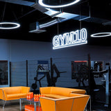Neon Logo personalisiert in Kalt Weiß – GYM10 Fitnessstudio Deckenmontage BeMyNeon