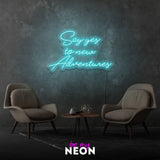 "Say Yes To New Adventures" Leuchtmotiv aus LED Neon