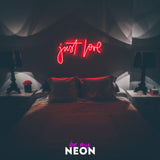 "just love." Leuchtmotiv aus LED Neon