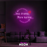 "less drama, more karma"  Leuchtmotiv aus LED Neon