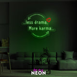 "less drama, more karma"  Leuchtmotiv aus LED Neon