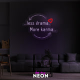 "less drama, more karma"  Leuchtmotiv aus LED Neon