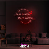 "less drama, more karma"  Leuchtmotiv aus LED Neon