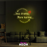 "less drama, more karma"  Leuchtmotiv aus LED Neon