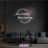 "less drama, more karma"  Leuchtmotiv aus LED Neon