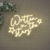 "Written in the Stars’" Liebes - Leuchtmotiv aus LED Neon
