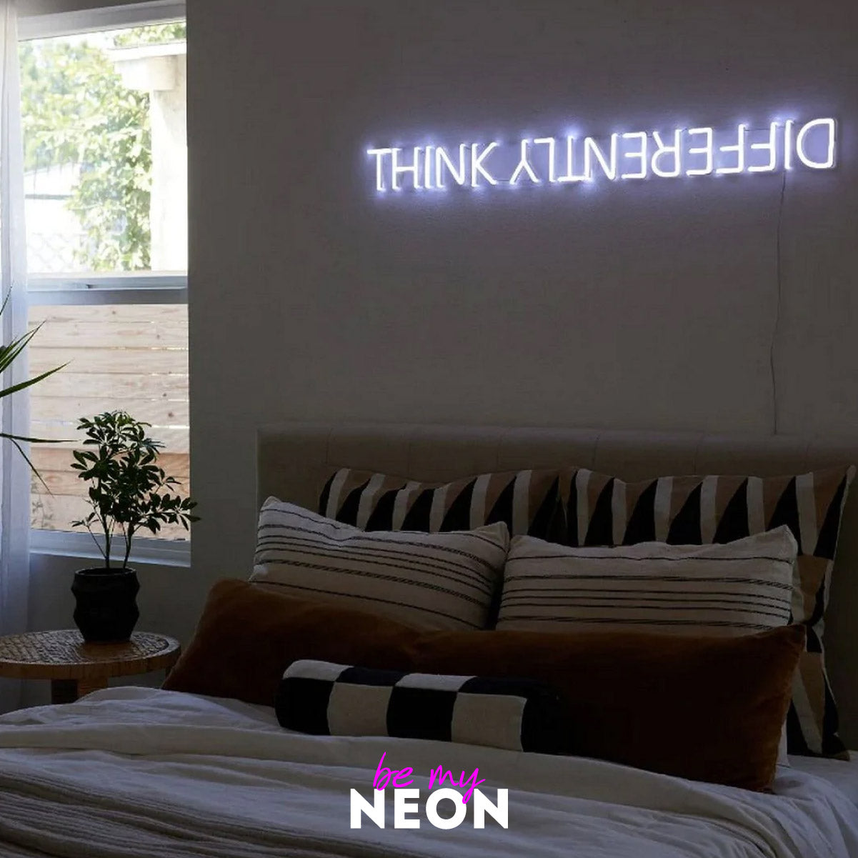 "Think Diffrently" LED Neonschild