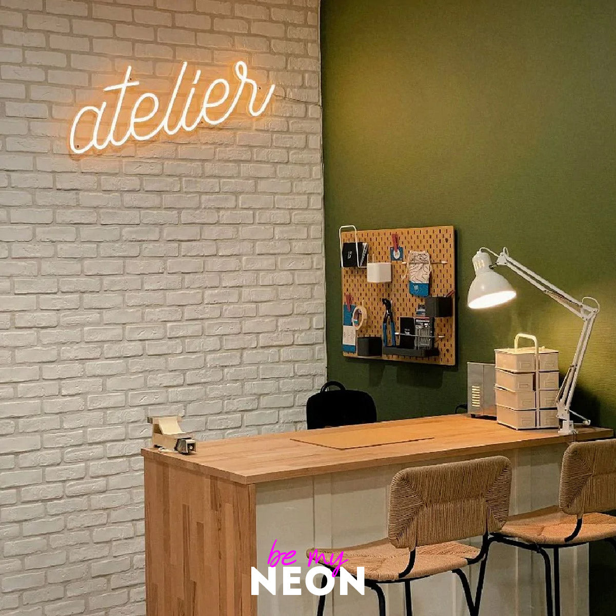 "atelier" Leuchtmotiv aus LED Neon