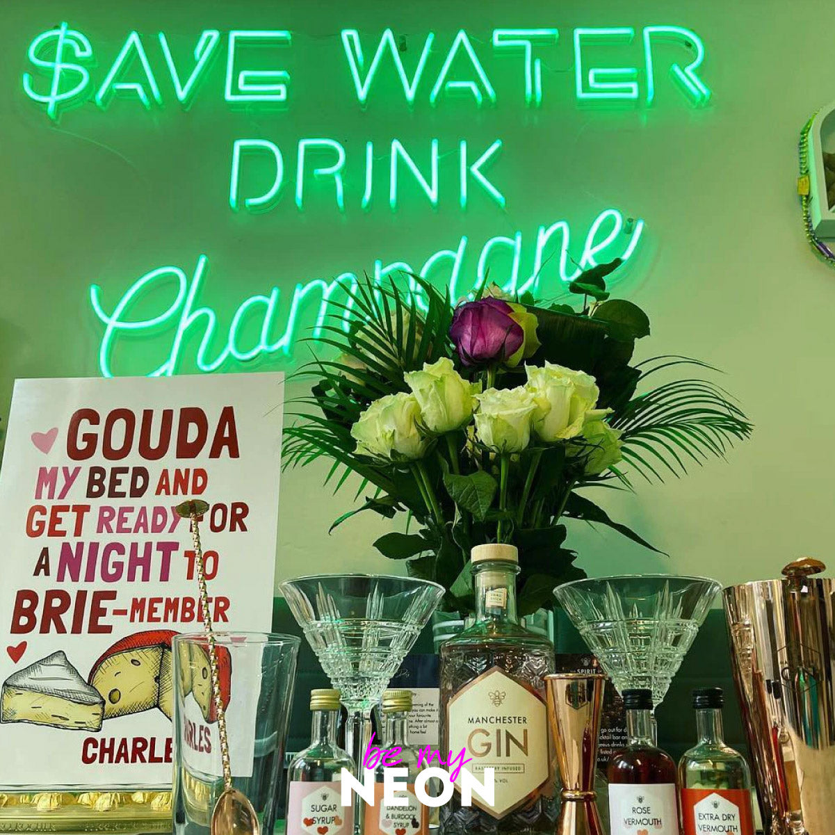 "Save Water Drink Champagne" LED Neonschild