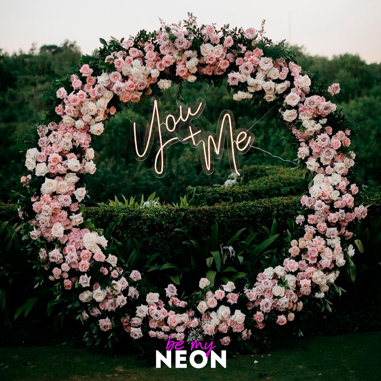 "You + Me" Hochzeits - Leuchtmotiv aus LED Neon